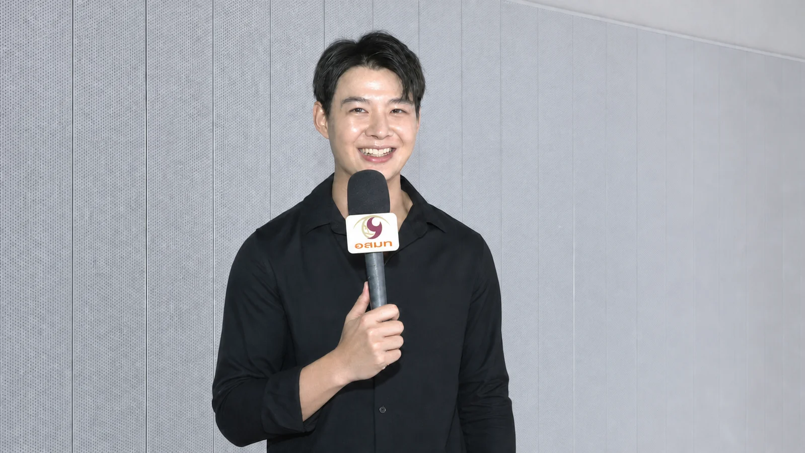 Saint Suppapong in interview with 9Entertain.